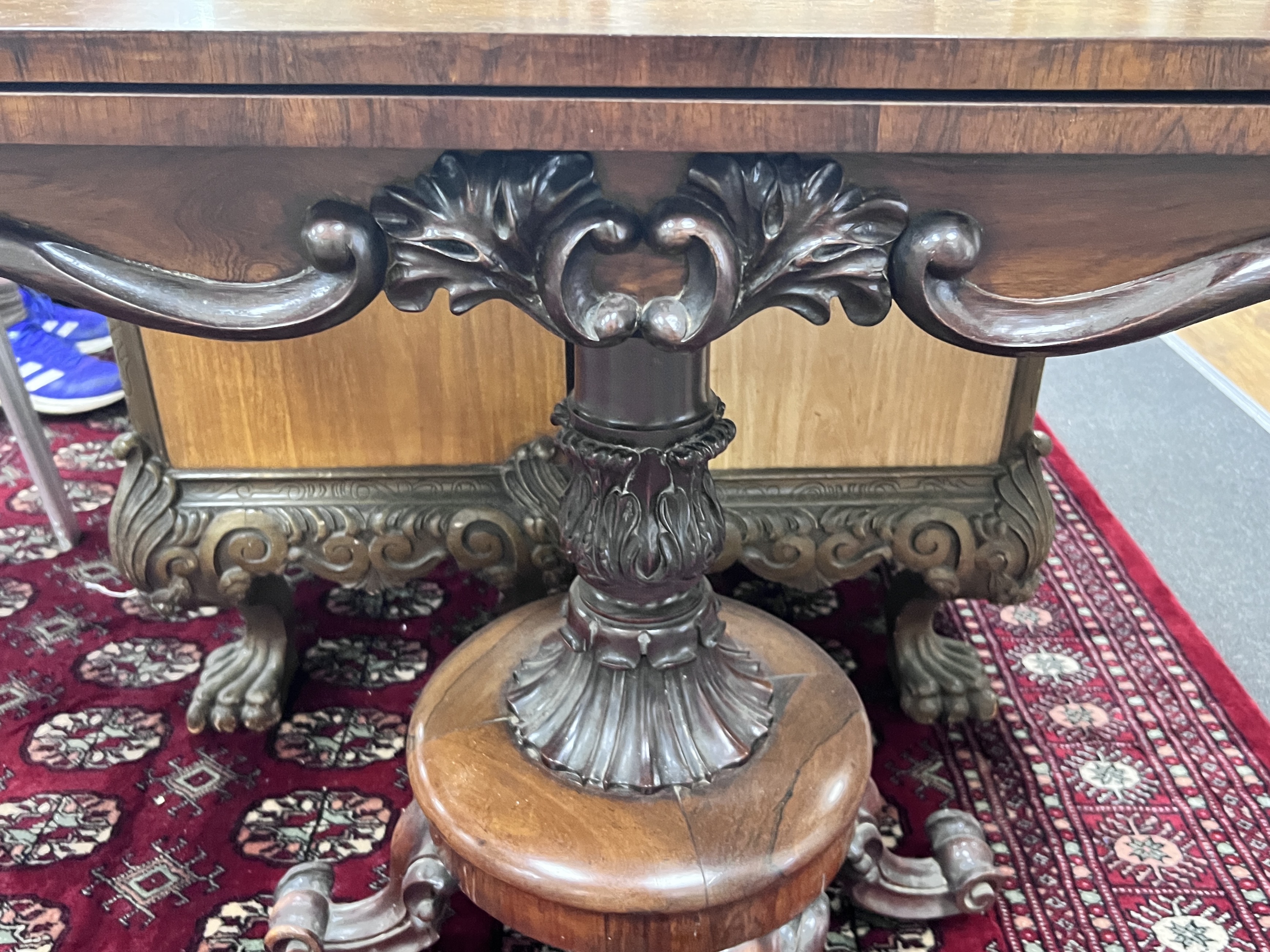 An early Victorian rosewood folding tea table, width 91cm, depth 45cm, height 75cm